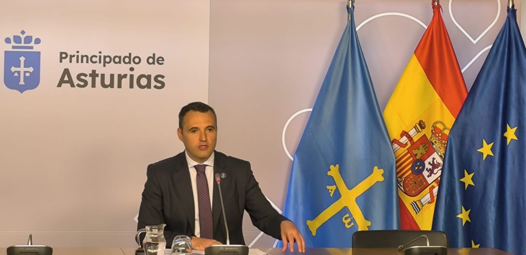 El Gobierno de Asturias se envuelve con la bandera. El Gobierno de Asturias se envuelve con la bandera.