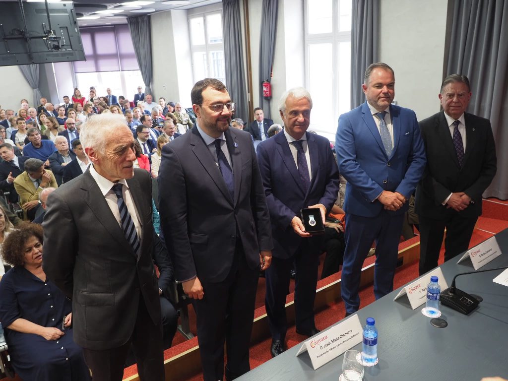 Jesús María Chamorro recibe Medalla de oro Cámara de Comercio de Oviedo
