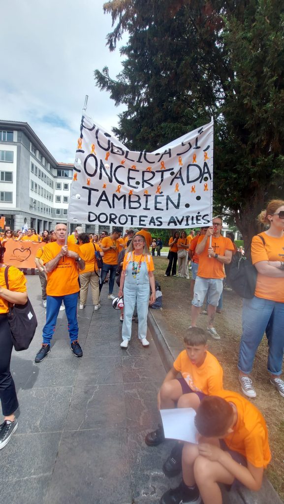 Éxito total huelga educación concertada con aulas vacias.