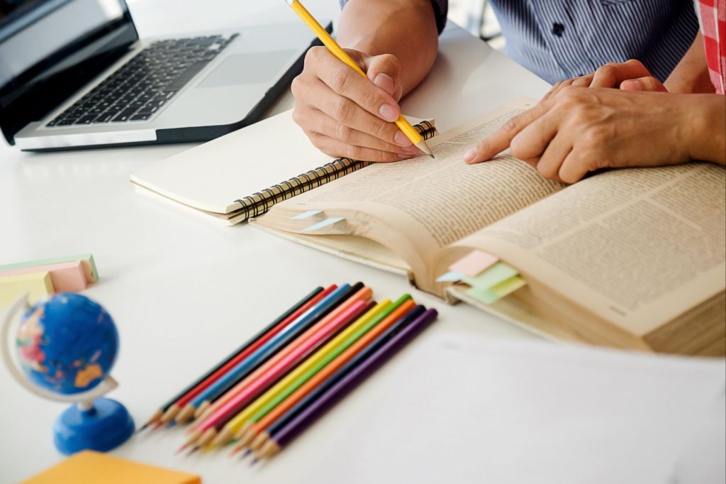 La rebelión de las direcciones escolares evidencia el fracaso del Gobierno asturiano en educación La rebelión de las direcciones escolares evidencia el fracaso del Gobierno asturiano en educación