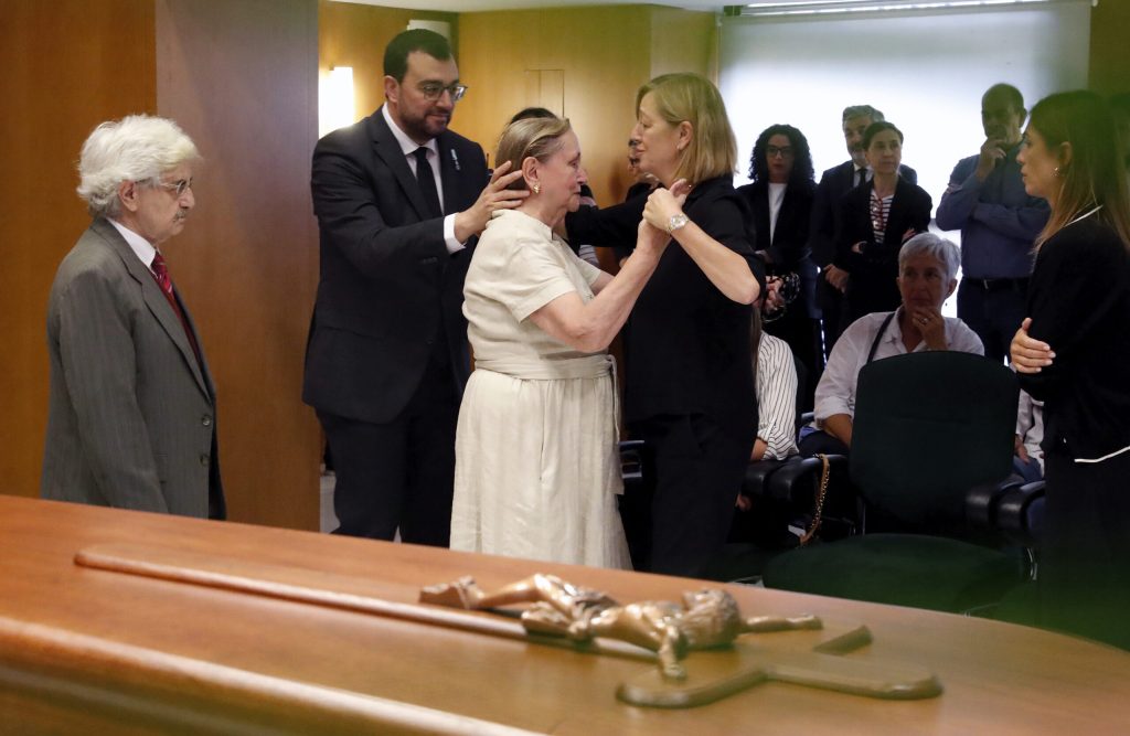 Capilla ardiente Antonio Trevín en Oviedo Capilla ardiente Antonio Trevín en Oviedo