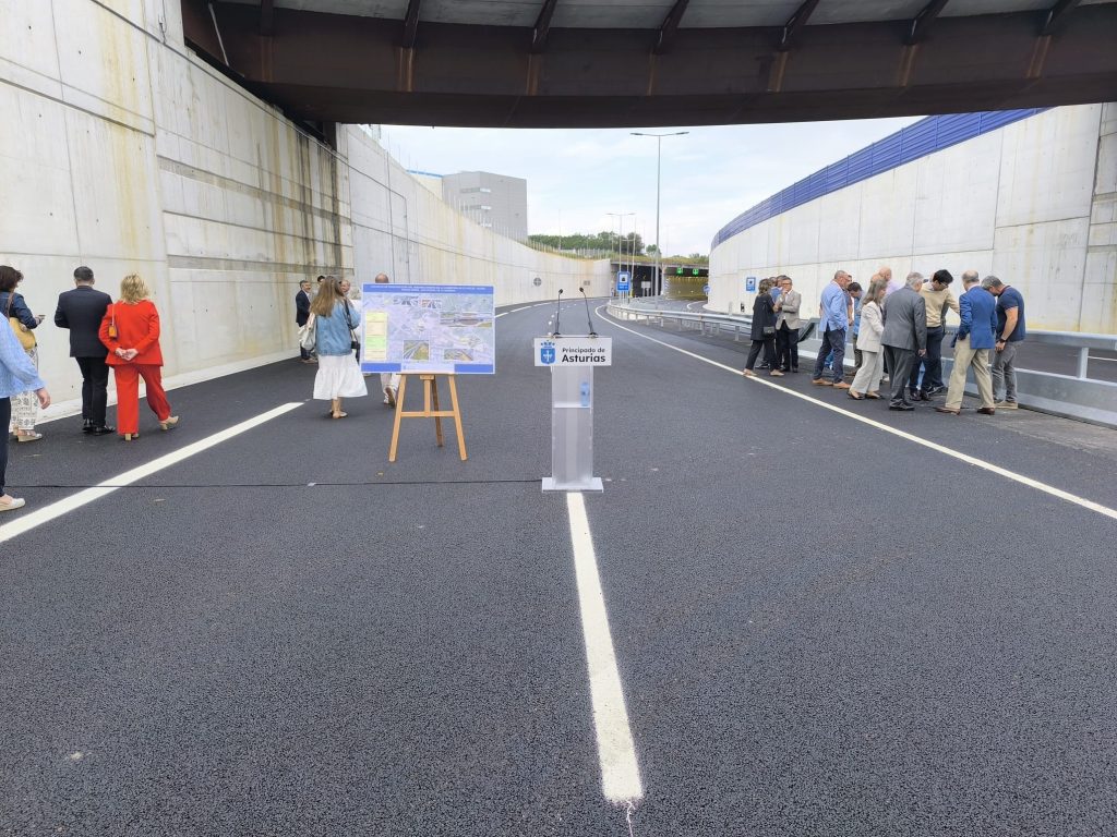 Adrián Barbón vuelve después de su baja médica. Adrián Barbón vuelve después de su baja médica.