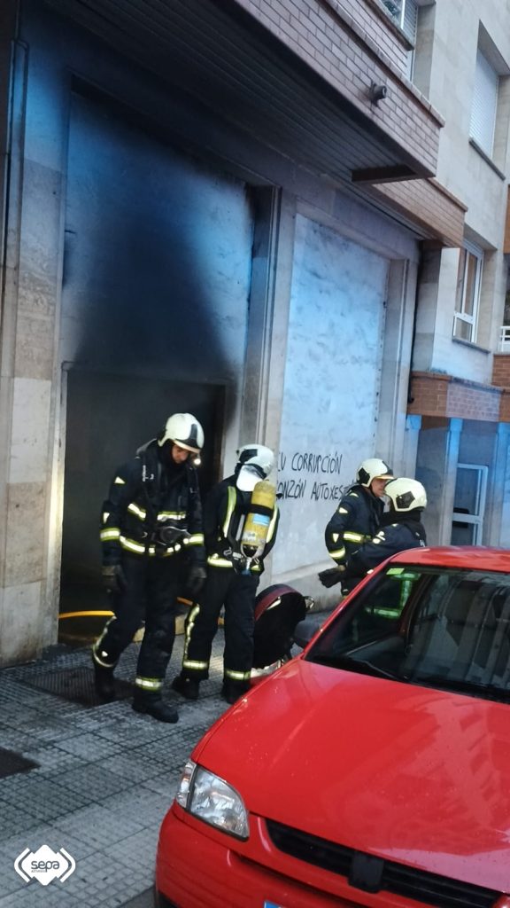 Edificio desalojado por incendio en Pola de Siero Edificio desalojado por incendio en Pola de Siero