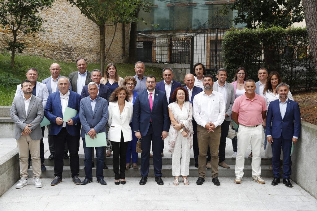 Acto de adhesión 22 concejos a Les Escuelines Acto de adhesión 22 concejos a Les Escuelines