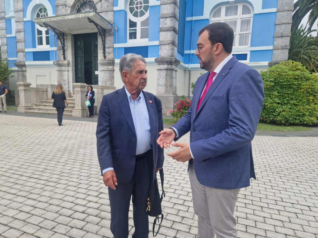 Barbón: “Asturias, que fue y sigue siendo tierra de emigrantes, es también ahora una tierra de acogida, generosa y que recibe con los brazos abiertos” Barbón: “Asturias, que fue y sigue siendo tierra de emigrantes, es también ahora una tierra de acogida, generosa y que recibe con los brazos abiertos”