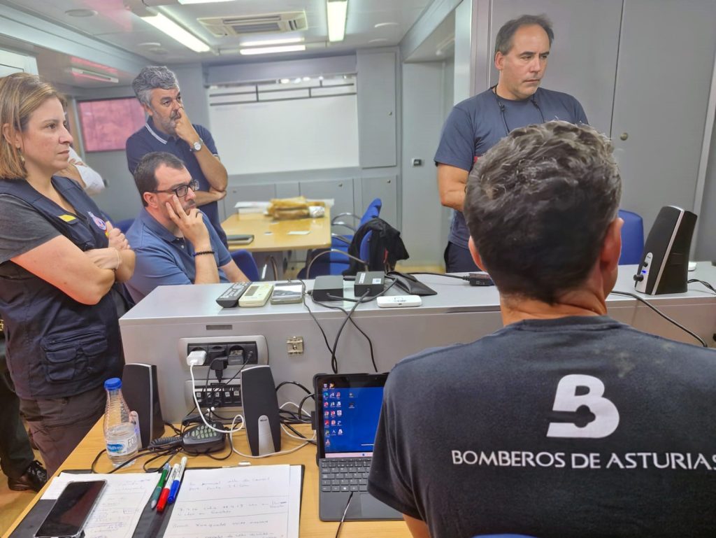 Barbón: “Estamos ante el mayor despliegue de medios de la historia, tanto terrestres como aéreos, para luchar contra los incendios forestales en Asturias” Barbón: “Estamos ante el mayor despliegue de medios de la historia, tanto terrestres como aéreos, para luchar contra los incendios forestales en Asturias”