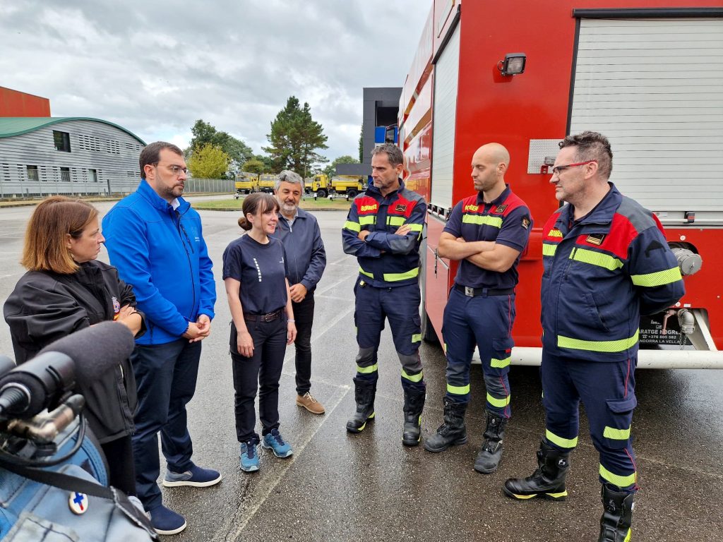Asturias solicitará la declaración de zona catastrófica para las áreas más afectadas por el fuego y pondrá en marcha ayudas para el sector ganadero, en estos momentos se registran en Asturias 14 incendios forestales Asturias solicitará la declaración de zona catastrófica para las áreas más afectadas por el fuego y pondrá en marcha ayudas para el sector ganadero, en estos momentos se registran en Asturias 14 incendios forestales
