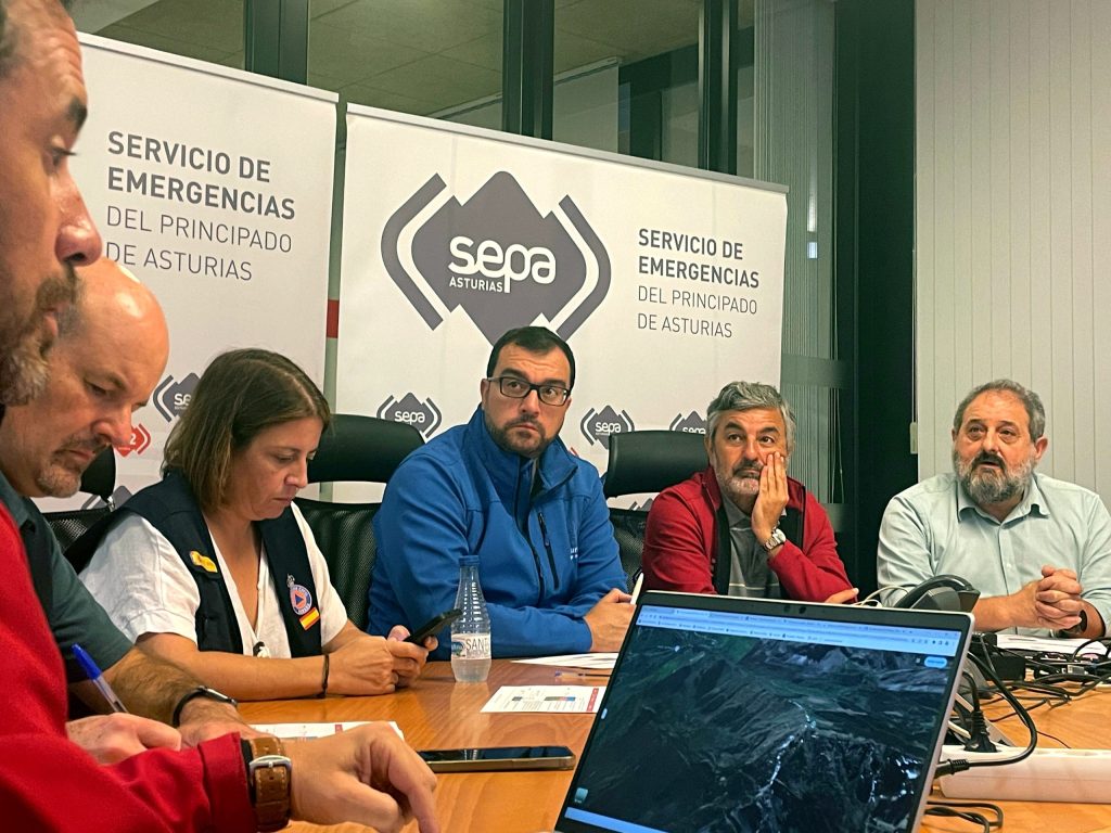 Los tres incendios más graves están bajo control gracias al esfuerzo y la coordinación de los operativos Los tres incendios más graves están bajo control gracias al esfuerzo y la coordinación de los operativos