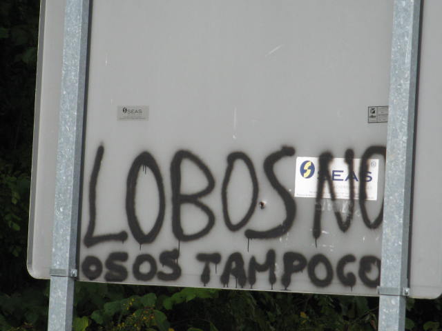 El coordinadora ecoloxista de Asturias denuncia que el cadáver de un oso pardo cazado furtivamente, es un nuevo delito cometido contra la naturaleza asturiana El coordinadora ecoloxista de Asturias denuncia que el cadáver de un oso pardo cazado furtivamente, es un nuevo delito cometido contra la naturaleza asturiana