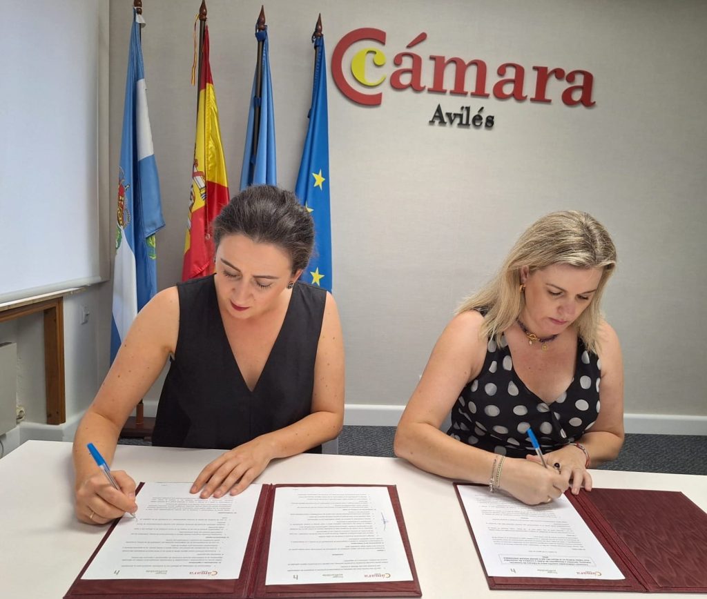 Firma de un convenio para potenciar la programación del II Salón Hogar Sostenible