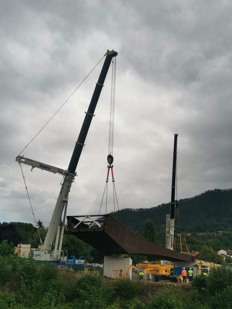 Nuevo puente sobre el río Piloña en Arriondas Nuevo puente sobre el río Piloña en Arriondas