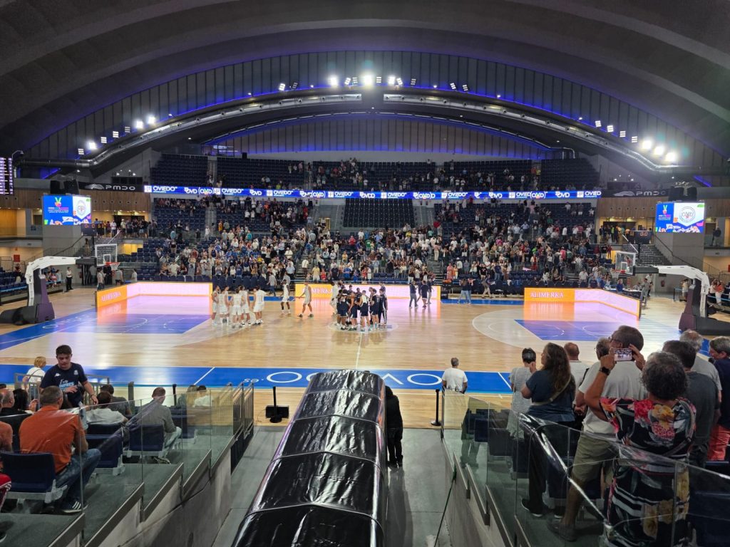 Victoria del Oviedo Baloncesto en la apertura del Pabellón de deportes de Oviedo Victoria del Oviedo Baloncesto en la apertura del Pabellón de deportes de Oviedo
